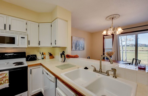 Loveland House | Loveland Townhome: Walkable to Lake & Park!