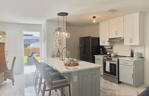 Diplomat House | Lovelee Villa Cozy 2-Story Home in Beautiful Cape Coral!