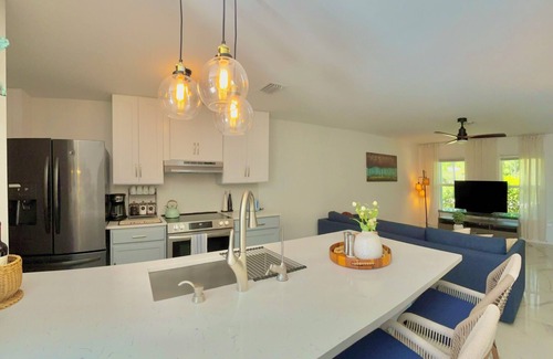Diplomat House | Lovelee Villa Cozy 2-Story Home in Beautiful Cape Coral!