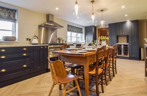 Minster Lovell Cottage | Lovell Cottage - sleeps 6 guests in 3 bedrooms