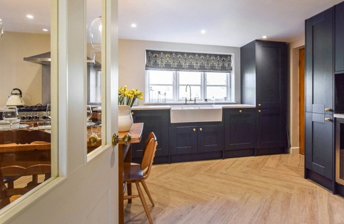 Minster Lovell Cottage | Lovell Cottage - sleeps 6 guests in 3 bedrooms