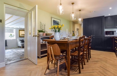 Minster Lovell Cottage | Lovell Cottage - sleeps 6 guests in 3 bedrooms