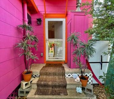 San Jacinto House | LoveLock Garden Cottage King Bed