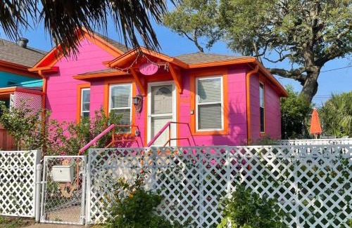 San Jacinto House | LoveLock Garden Cottage King Bed