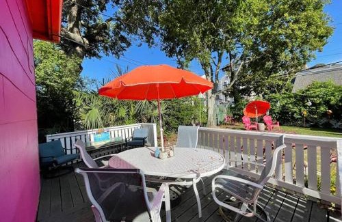 San Jacinto House | LoveLock Garden Cottage King Bed