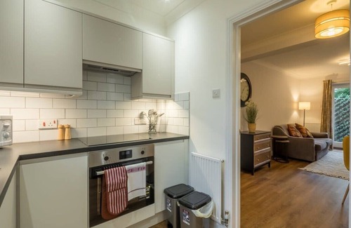 Cambridge Apartment | Lovely 1 Bed Apartment With Free Parking & Garden
