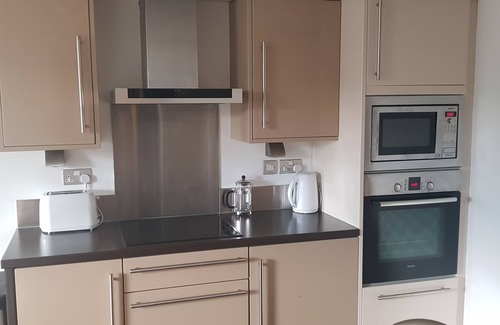Grange Moor Apartment | Lovely 1 bed apartment -contractors welcome