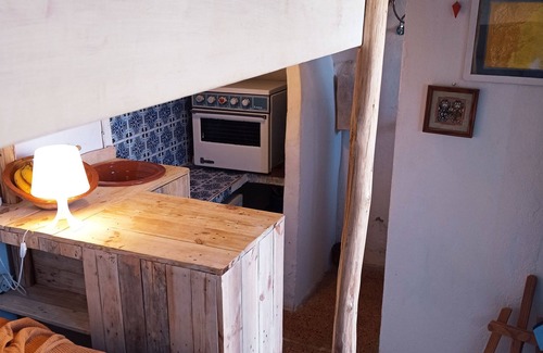 Aljezur Cabin | Lovely 1-Bed Cabin at Yellow house