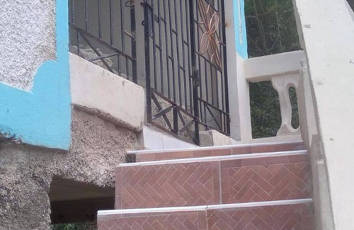 Ewarton Cottage | Lovely 1-bed Cottage in St Catherine Jamaica