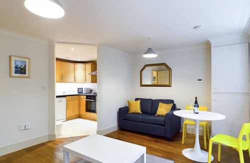 Redhill Apartment | Lovely 1-bed Redhill town centre serviced apartment