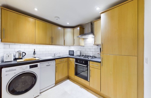 Redhill Apartment | Lovely 1-bed Redhill town centre serviced apartment