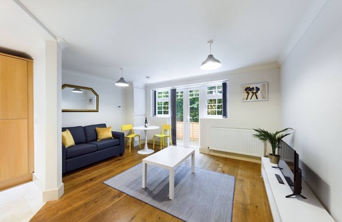 Redhill Apartment | Lovely 1-bed Redhill town centre serviced apartment