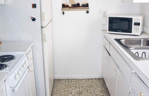 Lucaya Apartment | Lovely 1-bed waterfront apartment very close to shops beaches and all amenities
