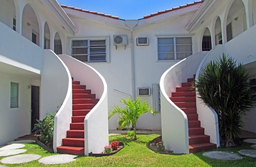 Lucaya Apartment | Lovely 1-bed waterfront apartment very close to shops beaches and all amenities