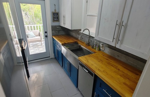 Highland Historic District Apartment | Lovely 1 bedroom apartment in a central location