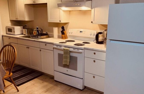 Fairbanks Apartment | Lovely 1 Bedroom Apartment, onsite coin op Laundry