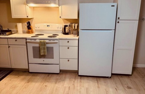 Fairbanks Apartment | Lovely 1 Bedroom Apartment, onsite coin op Laundry