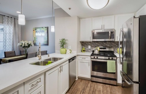 Roseville Apartment | Lovely 1-bedroom Apartment In Great Location.