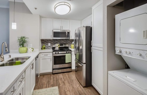 Roseville Apartment | Lovely 1-bedroom Apartment In Great Location.