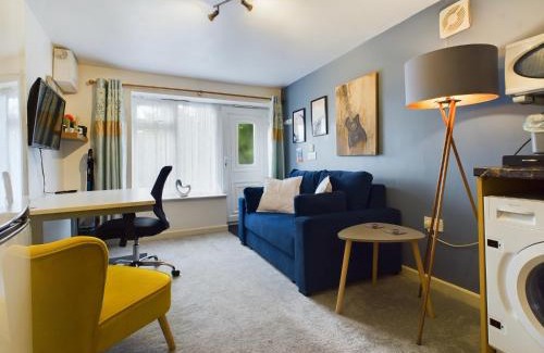 Tilehurst Apartment | Lovely 1 bedroom apartment with parking