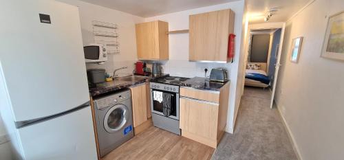 Tilehurst Apartment | Lovely 1 bedroom apartment with parking