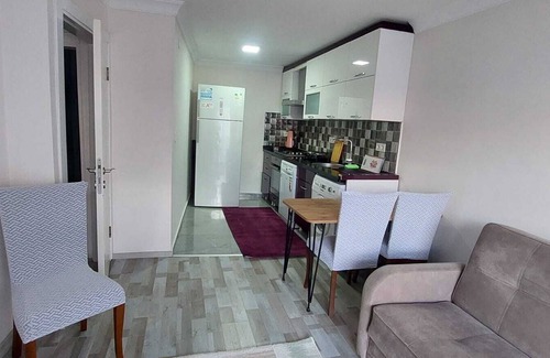 Konak Apartment | Lovely 1-bedroom apartment with AC in charming Izmir Konak