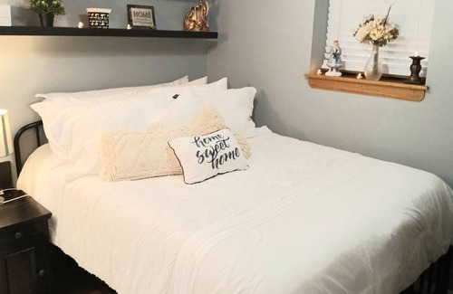 Summit Apartment | Lovely 1- Bedroom Apartment In Chicago Midway!