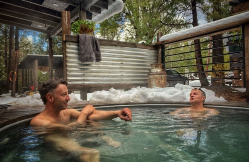 Glencoe Cabin | Lovely 1-bedroom cabin in Pioneer plus camping and Rv Sites w/10 person hot tub