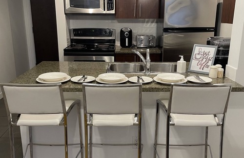 Crosstown Condo | Lovely 1 bedroom condo with amazing view