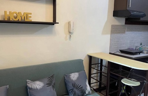 San Antonio Condo | Lovely 1-bedroom condo in fabulous Makati with WiFi, AC, fitness room
