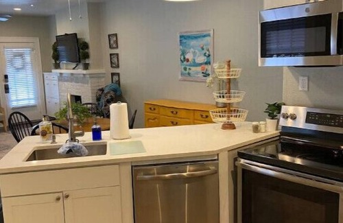Dixieland Condo | Lovely 1 bedroom condo. With its own driveway