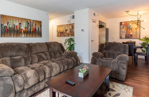 Northeast Reno Condo | Lovely 1-bedroom condo with spectacular view pool