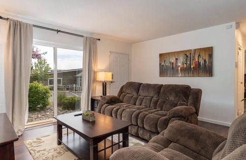 Northeast Reno Condo | Lovely 1-bedroom condo with spectacular view pool