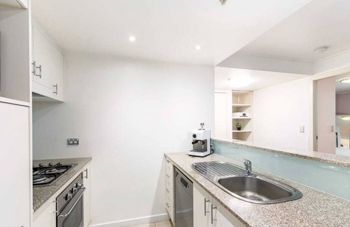 St. Leonards Apartment | Lovely 1 Bedroom Flat in Heart of Crows Nest