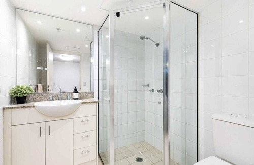 St. Leonards Apartment | Lovely 1 Bedroom Flat in Heart of Crows Nest