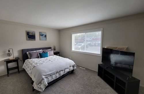 Harper Woods Apartment | Lovely 1 Bedroom. Home away from home!