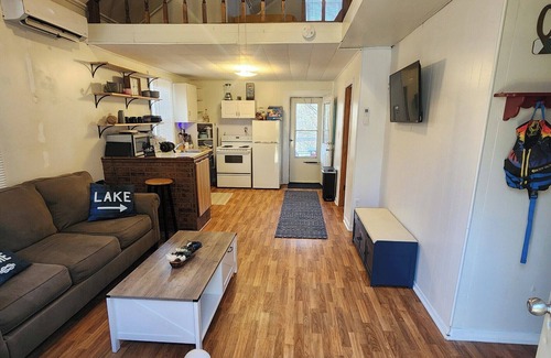 Mammoth Cave House | Lovely 1 bedroom house w/loft at Nolin Lake! Neighborhood boat ramp/lake access.