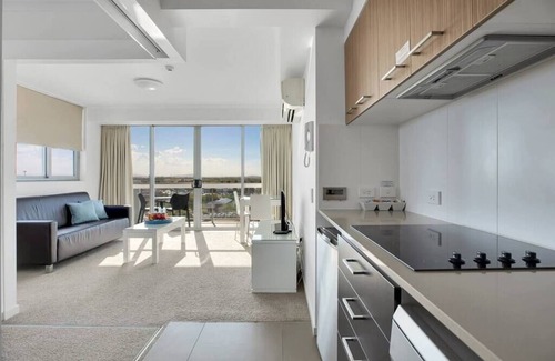 Mackay Apartment | Lovely 1-bedroom in the Heart of Mackay w/Pool