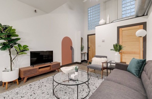 Monroe Ward Apartment | Lovely 1-Bedroom Loft with Free Parking and Wifi