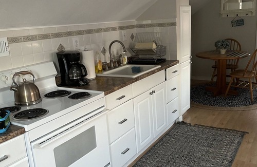 Brigantine House | Lovely 1 bedroom + queen sofa in Lvrm 1 1/2 blocks from beach.