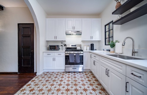 Beachwood Canyon Apartment | Lovely 1 Bedroom Serviced Apartment in Hollywood x Native