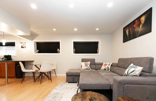 Victoria Apartment | Lovely 1 Bedroom Suite Near Town