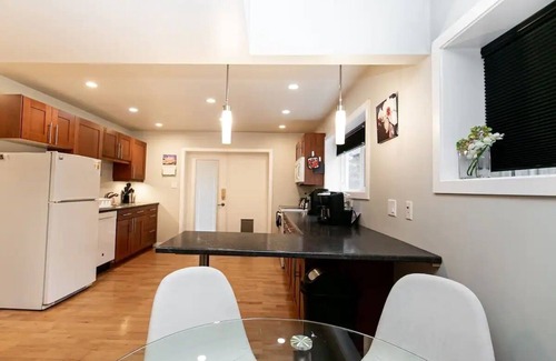 Victoria Apartment | Lovely 1 Bedroom Suite Near Town