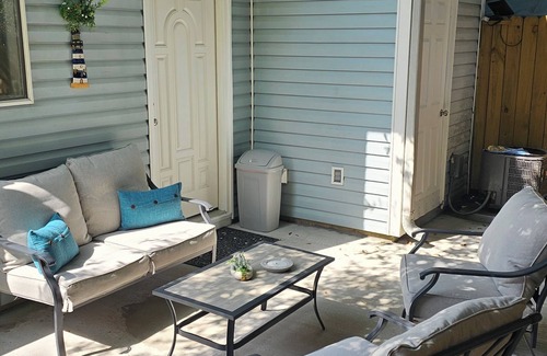 Gulf Breeze House | Lovely 1-bedroom townhouse with free parking