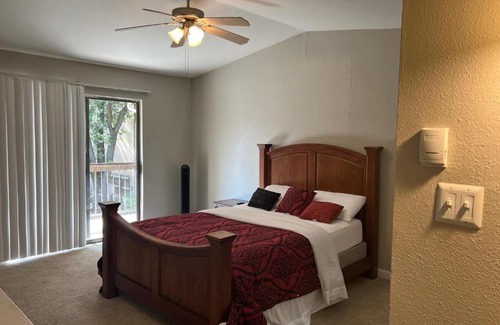 George Bush Park/Eldridge Apartment | Lovely 1-Bedroom Townhome with Nice Amenities