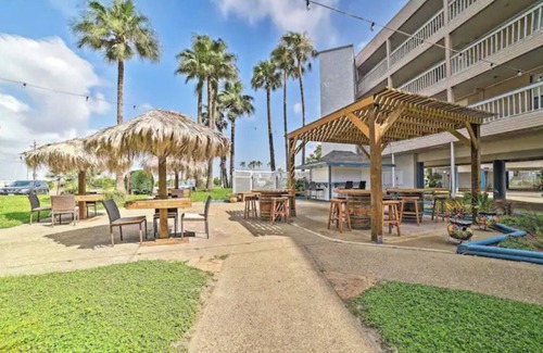 North Beach Condo | Lovely 1-bedroom condo with pool and beach access.