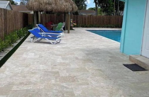 Jupiter House | Lovely 1 Bedroom with a Pool