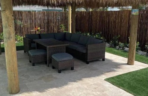 Jupiter House | Lovely 1 Bedroom with a Pool