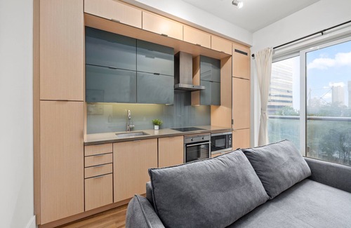 Toronto Entertainment District Condo | Lovely 1 BR Suite + Gym + Pool, MTCC, CN Tower