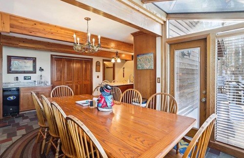 Timberline House | Lovely 10 bedroom home offers the perfect place for your next gathering.
